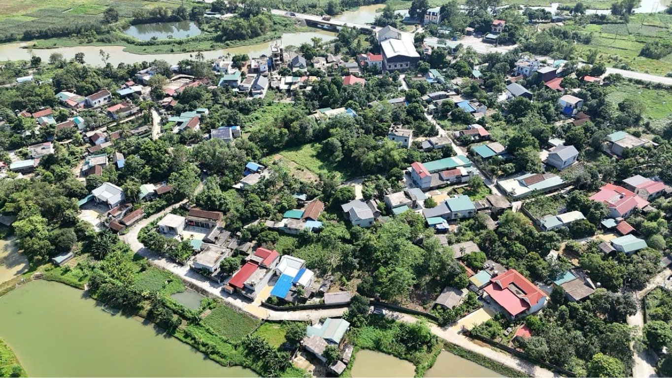 📌 ĐẤT LƯƠNG SƠN - HOÀ BÌNH, bám hồ nhỏ Cách HN hơn 40km, cách đường HCM chỉ 400m. 🍀Tổng diện tích 200m2 có 80m2 ONT,120m2 đất vườn