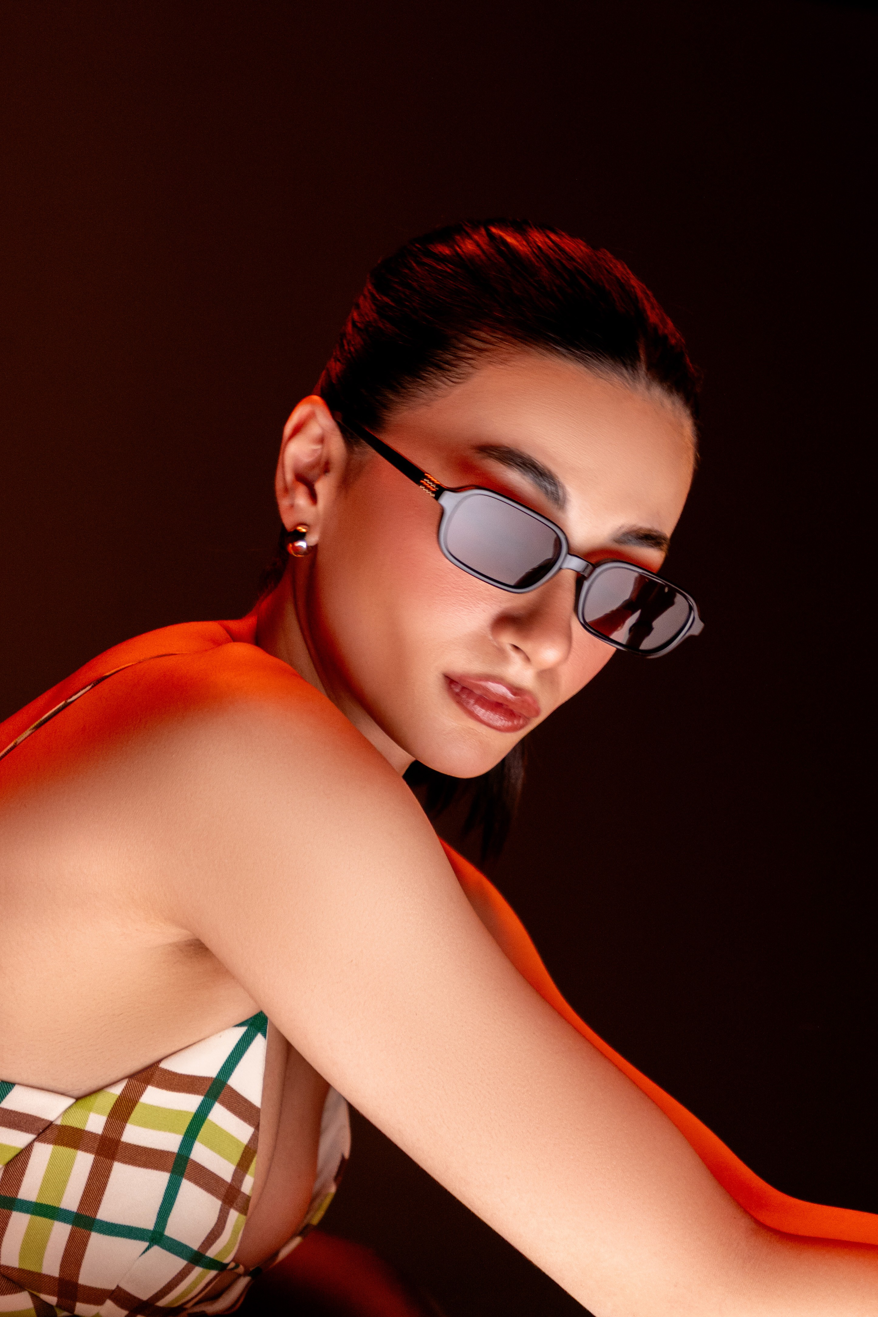 Abeer Asad Khan wearing Ormont № 04 Black · grey lens