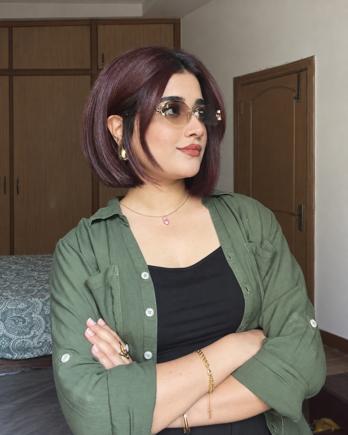 Hareem Rashid wearing Ormont № 13 Smoke Olive · gold