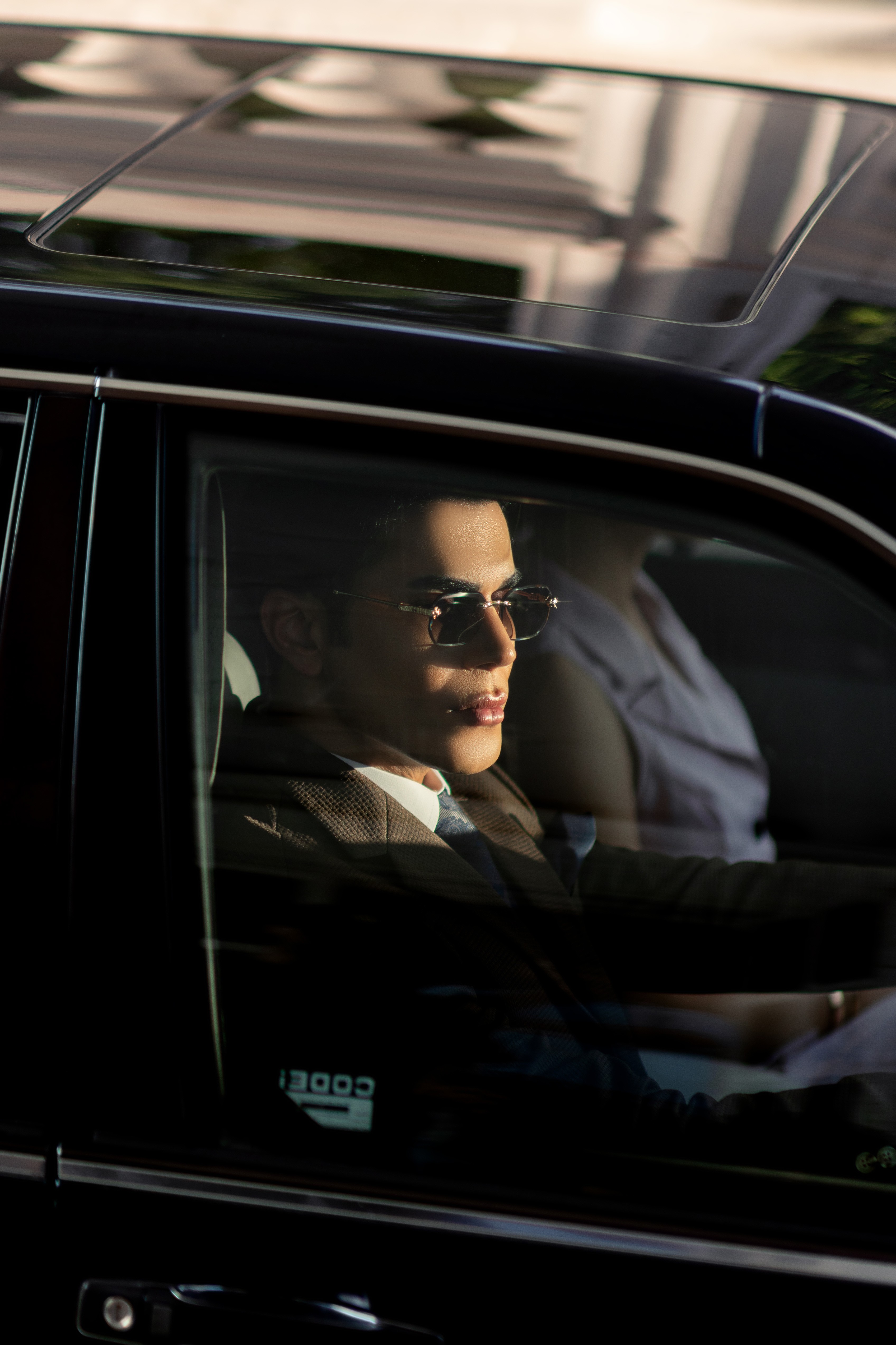 Ken wearing Ormont № IX Photochromic Brown · gold