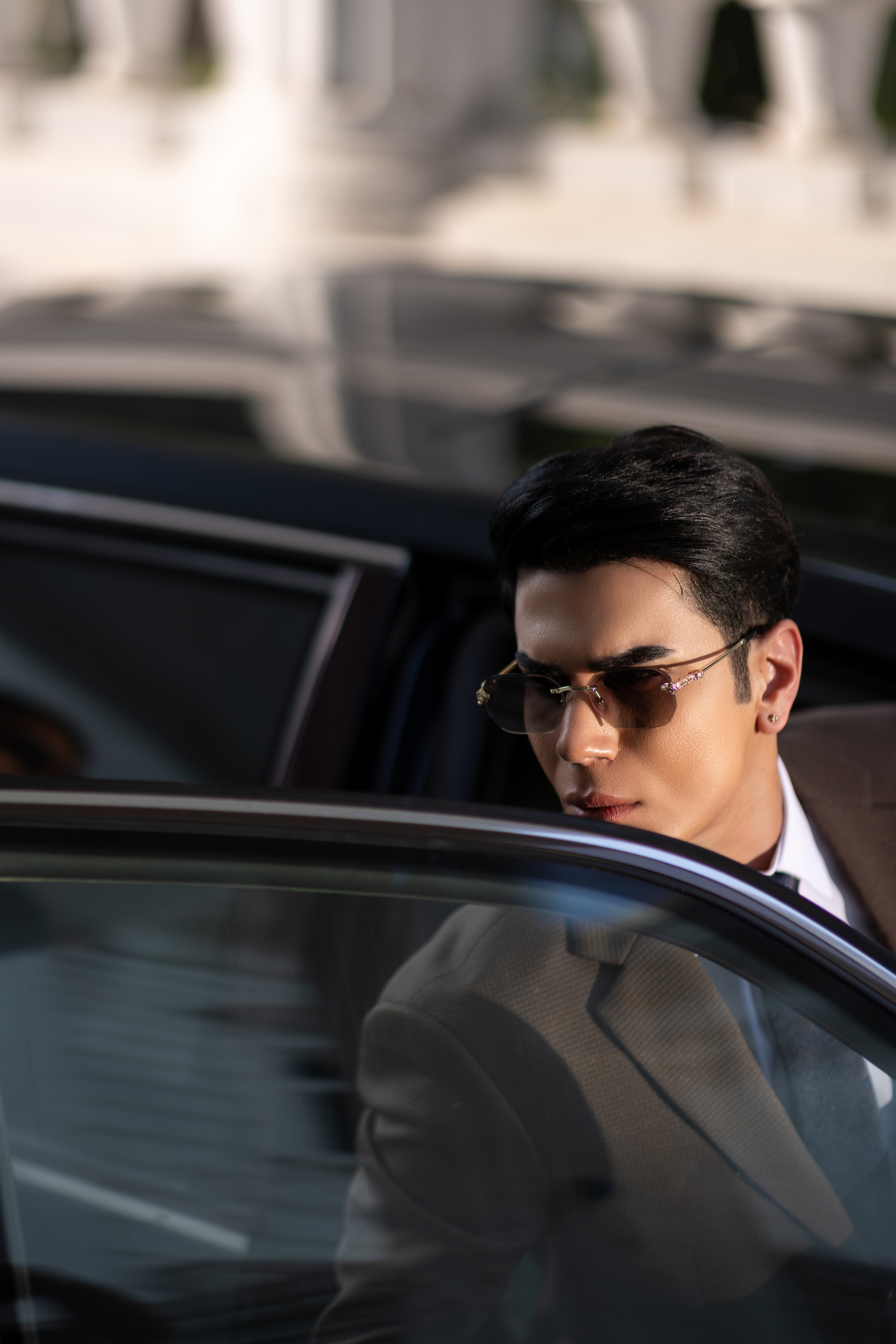 Ken wearing Ormont № IX Photochromic Brown · gold