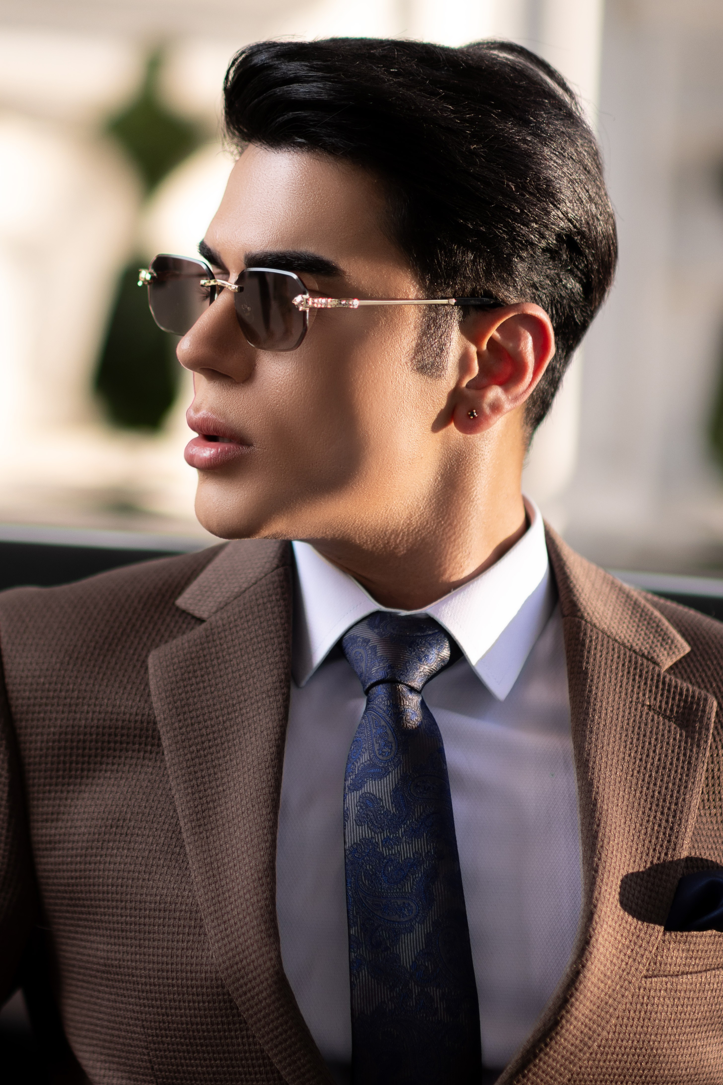 Ken wearing Ormont № IX Photochromic Brown · gold