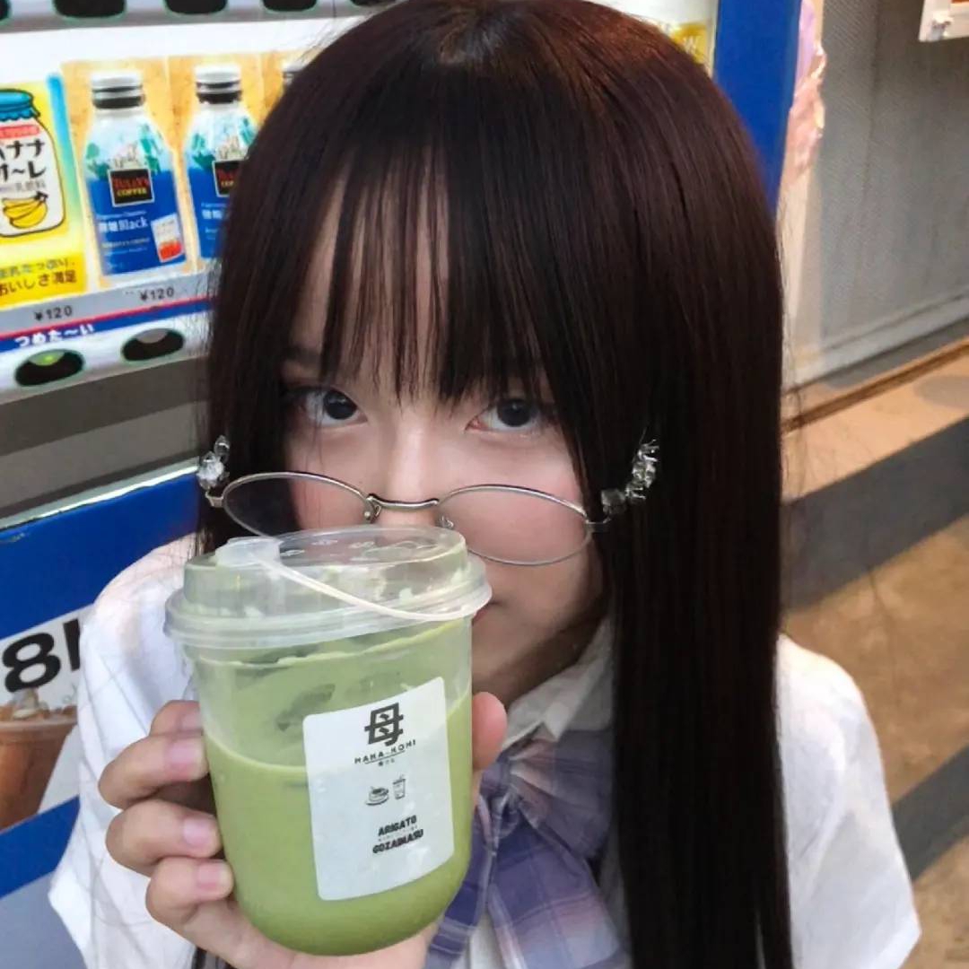 Alexaaa pfp