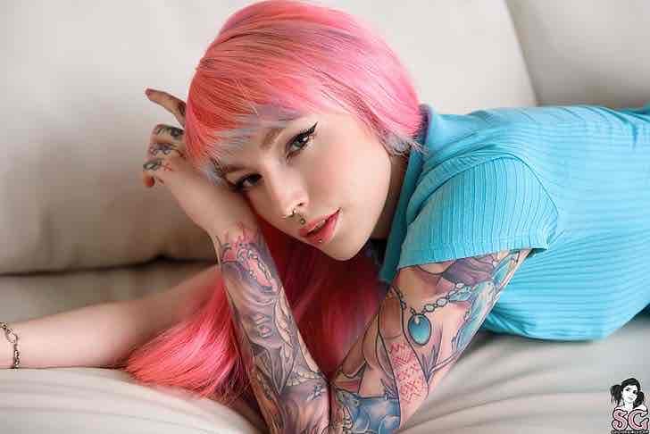 Hellia pfp