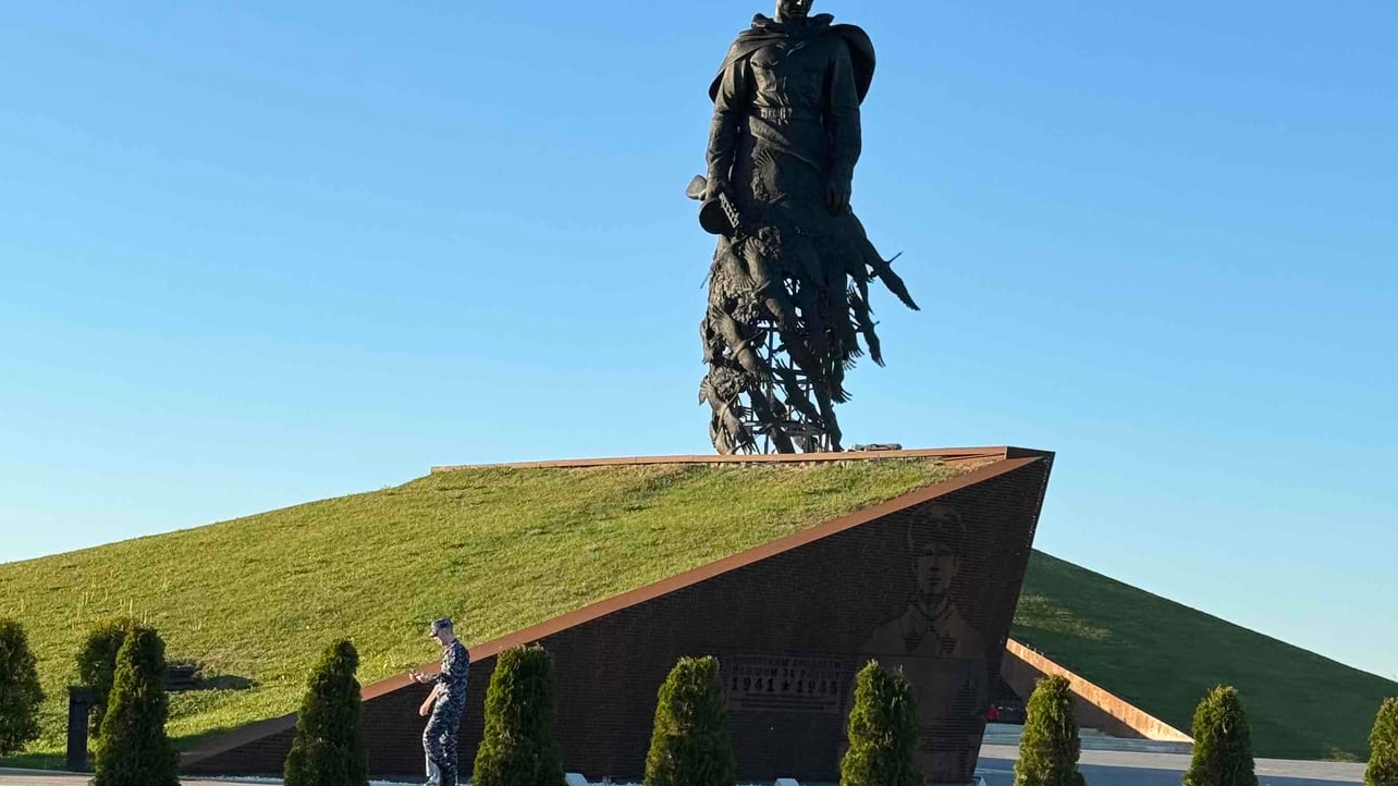 retrover (retrover.lens) Lens social identity (.lens handle) PFP