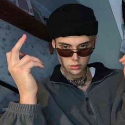 davidest Farcaster social identity (Fname handle) PFP