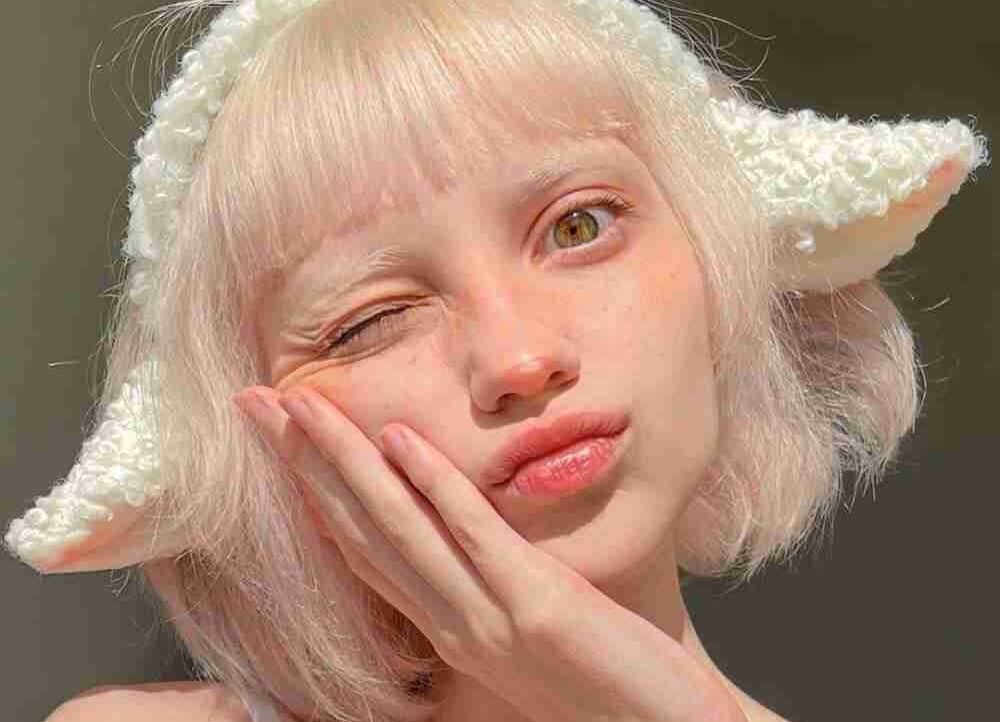 Ursula Hobbes (zqshmm84o) Farcaster social identity (Fname handle) PFP