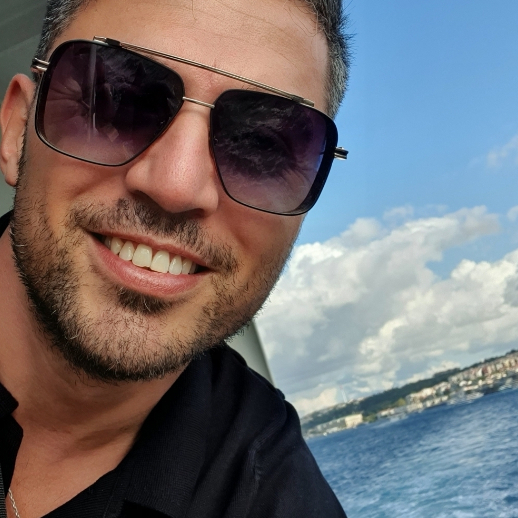 Harmy🎩 (l2smmr) Farcaster social identity (Fname handle) PFP