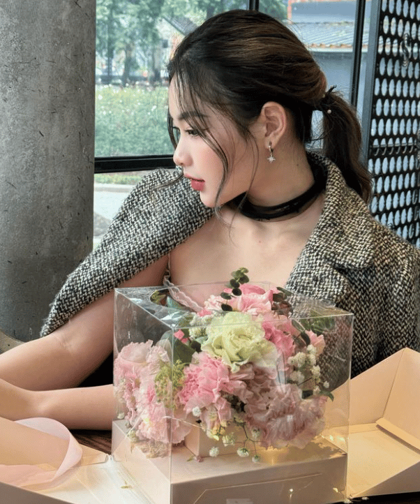 Rosy Tran base.eth (rosytran) Farcaster social identity (Fname handle) PFP