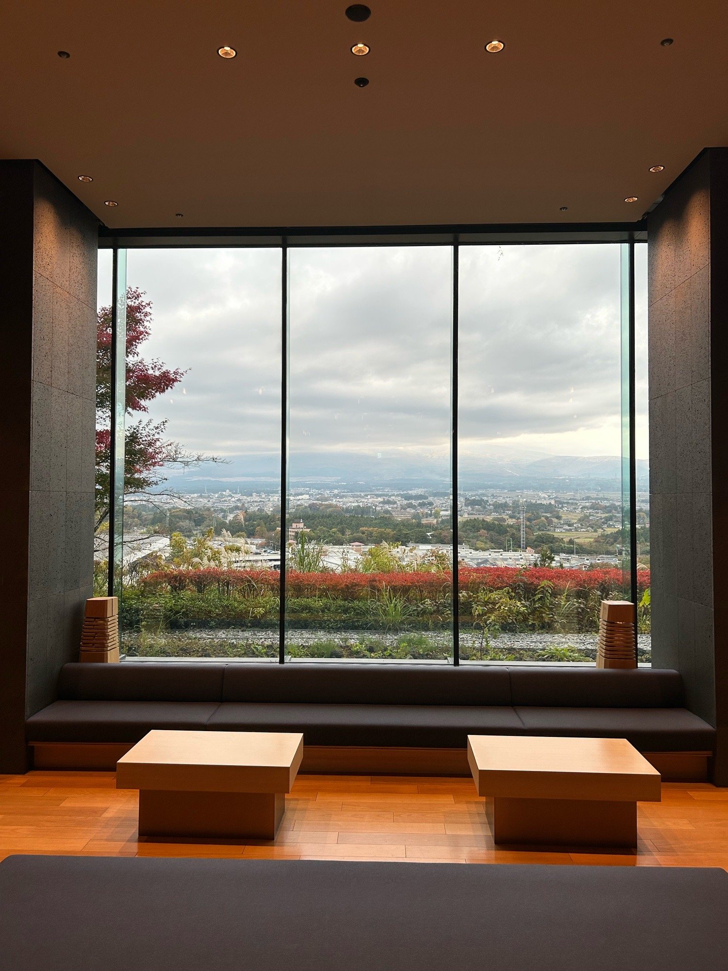 Mount Fuji should have been visible straight ahead, but it was cloudy today and I couldn't see it. What a shame.