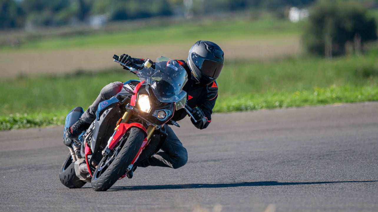 Manu G (manu-g) Farcaster social identity (Fname handle) PFP