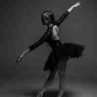 Andrea Dillon pfp
