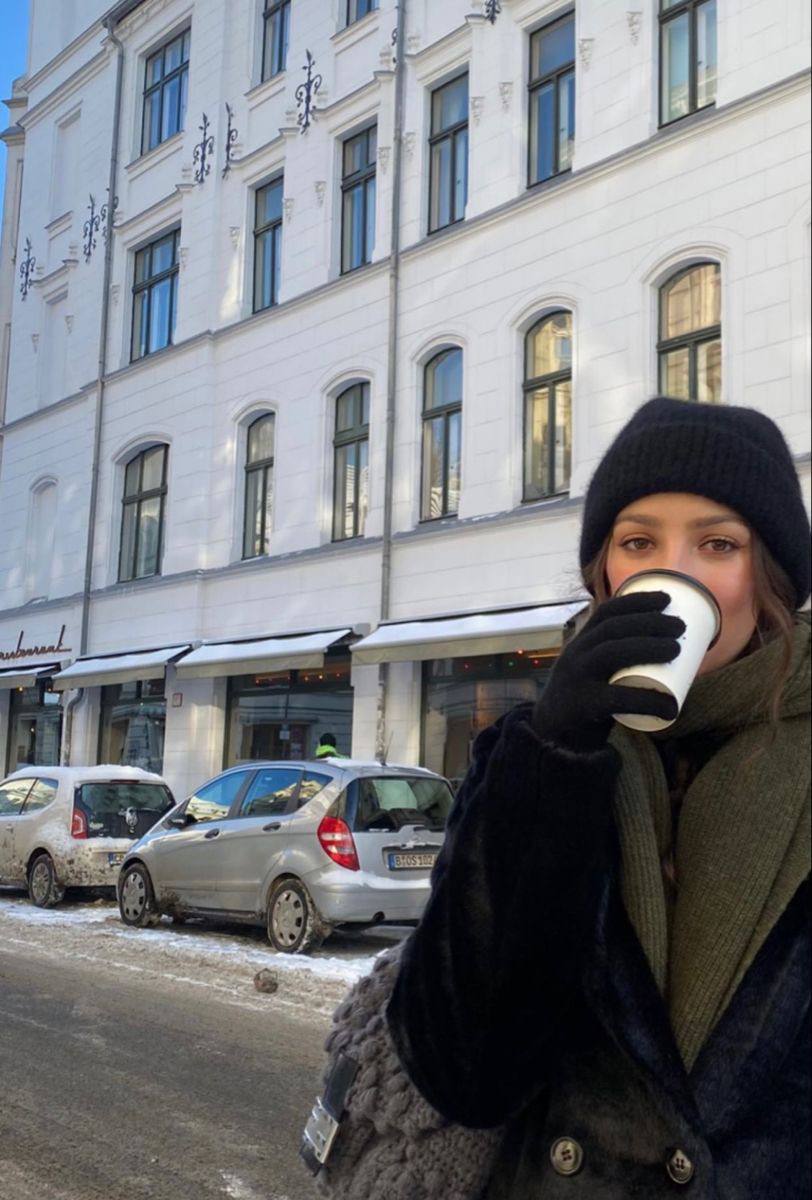 Emily (emilymorris) Farcaster social identity (Fname handle) PFP