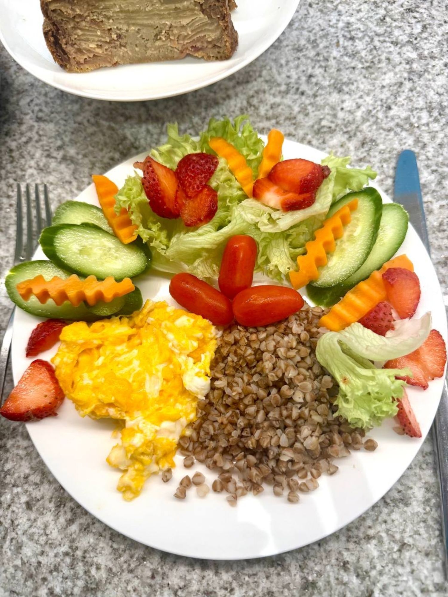 breakfast:
scrambled eggs, two spoons of boiled buckwheat, cucumber, tomatoes, carrots, and strawberries on lettuce leaves