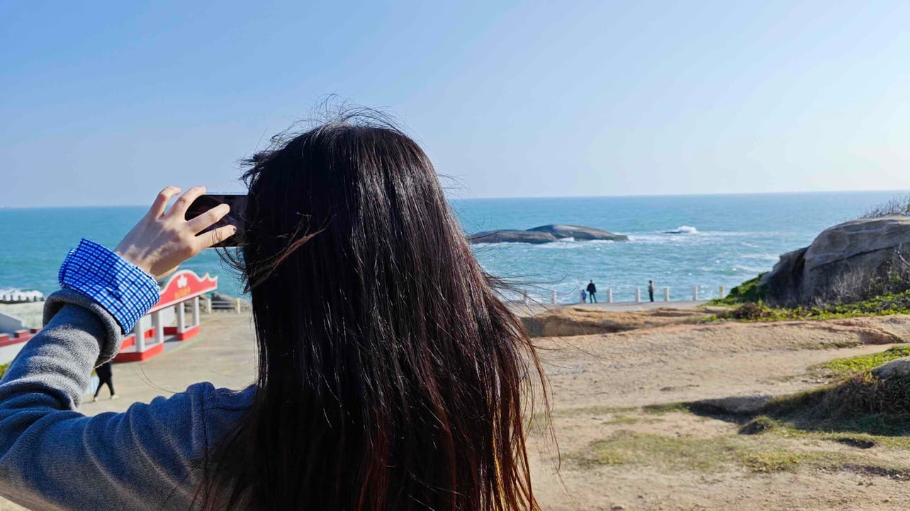 Oops (zbg) Farcaster social identity (Fname handle) PFP