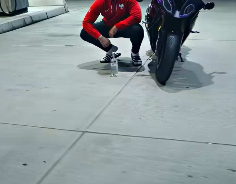 Moonk (elloolle) Farcaster social identity (Fname handle) PFP