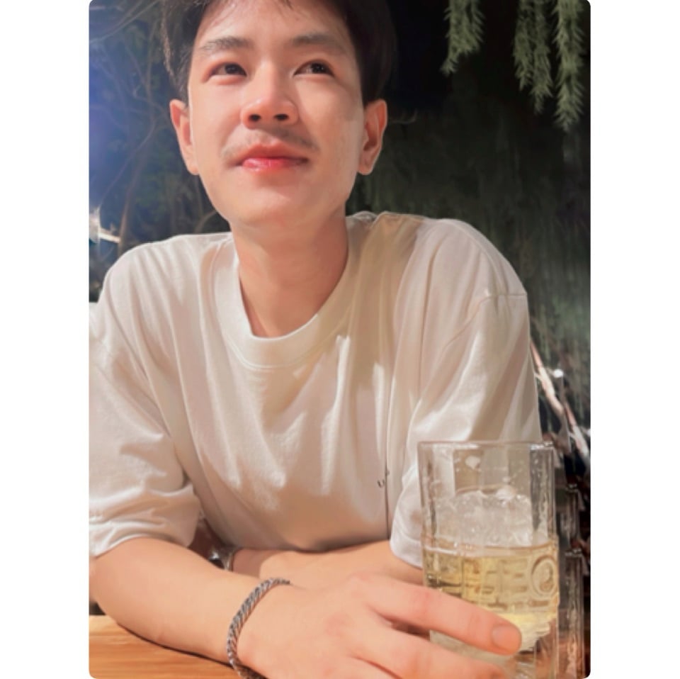 HUTCHth.🇹🇭 (hutth) Farcaster social identity (Fname handle) PFP