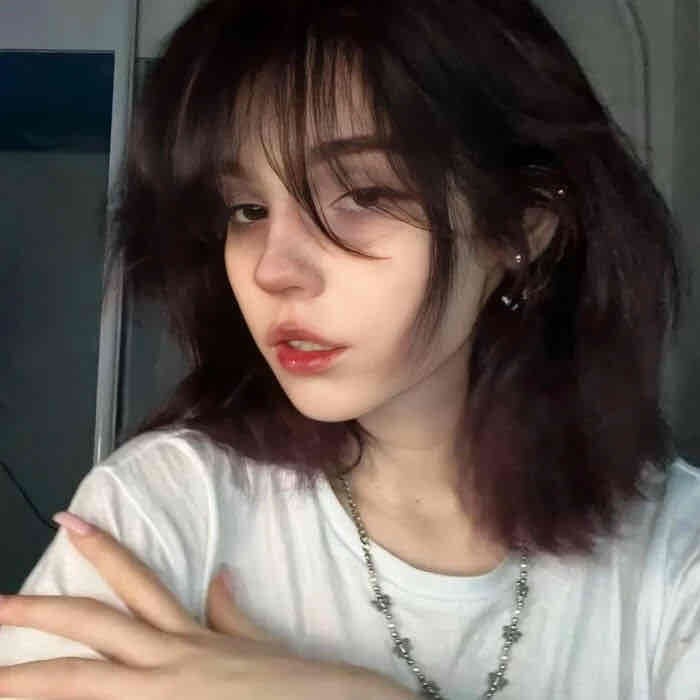 alessia-small Farcaster social identity (Fname handle) PFP