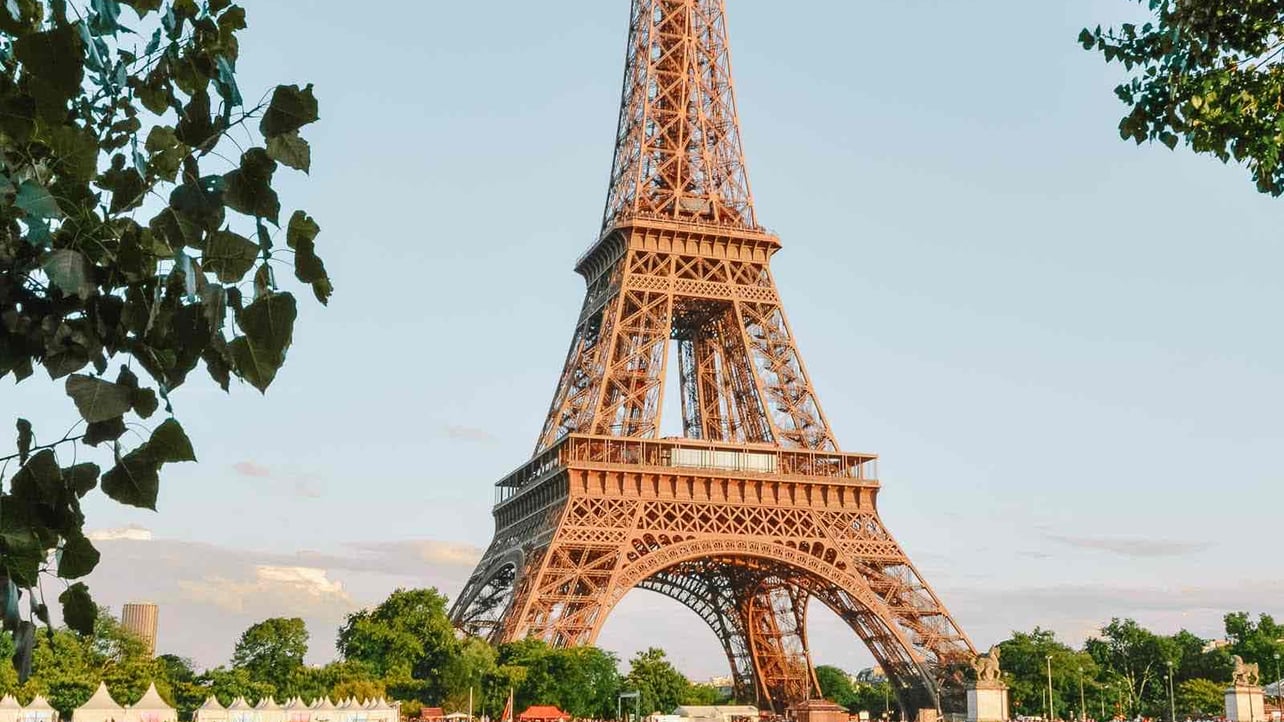 Paris (parissss) Farcaster social identity (Fname handle) PFP