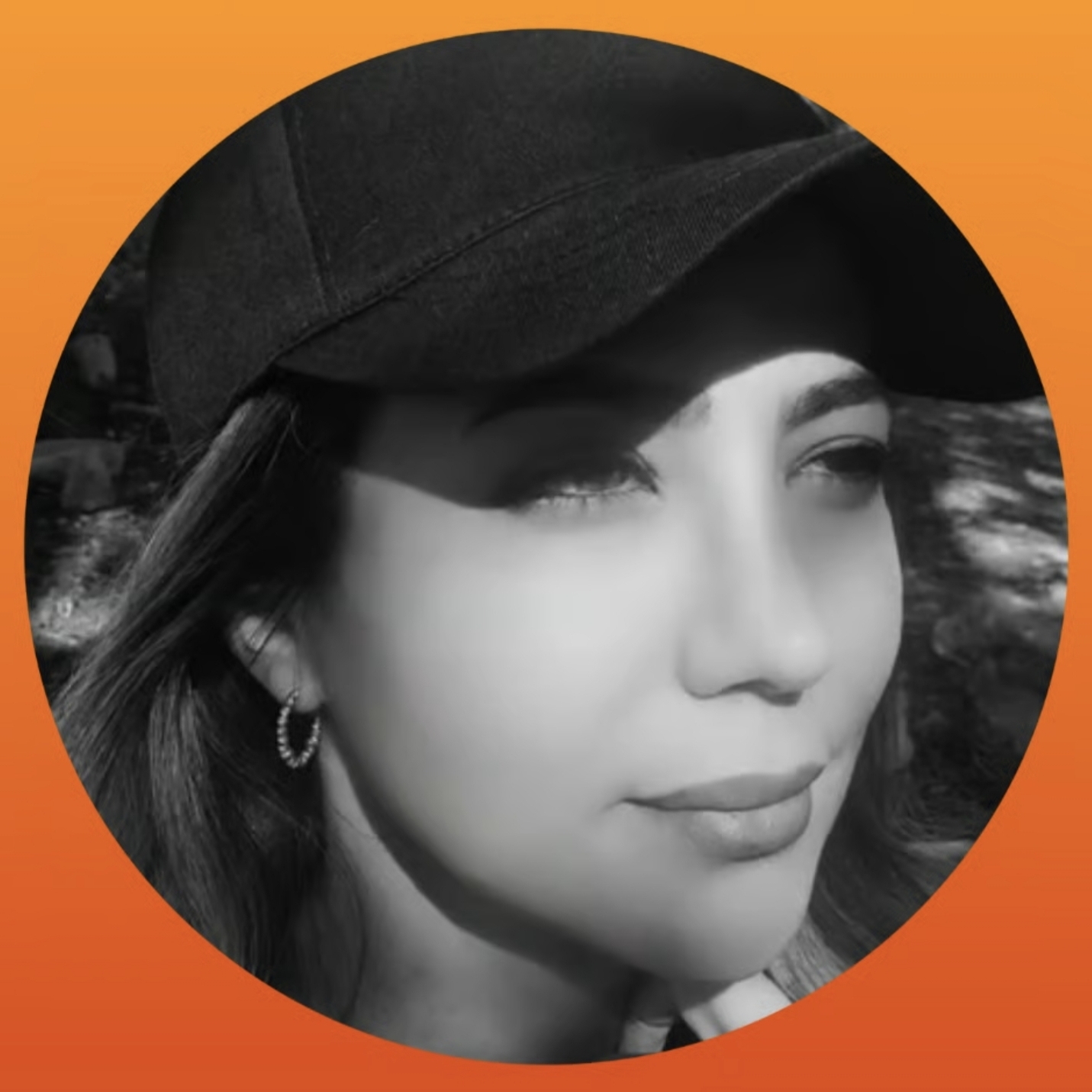 Yalda 🧡💙🎩 pfp