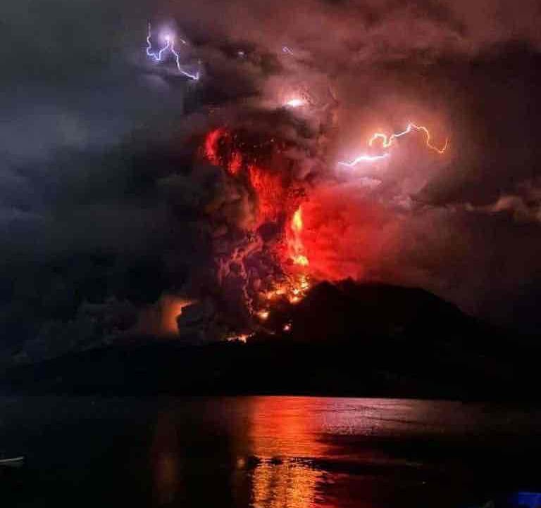 Bella ✨ (bellananda) Farcaster social identity (Fname handle) PFP