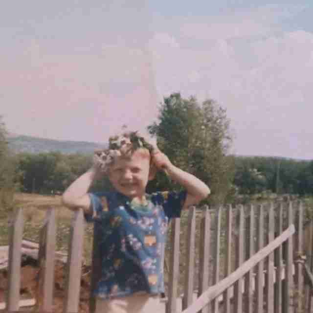 ЛУный свет (vladfamer) Farcaster social identity (Fname handle) PFP