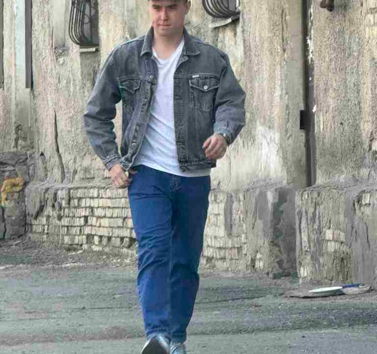 Valentin (valentio) Farcaster social identity (Fname handle) PFP