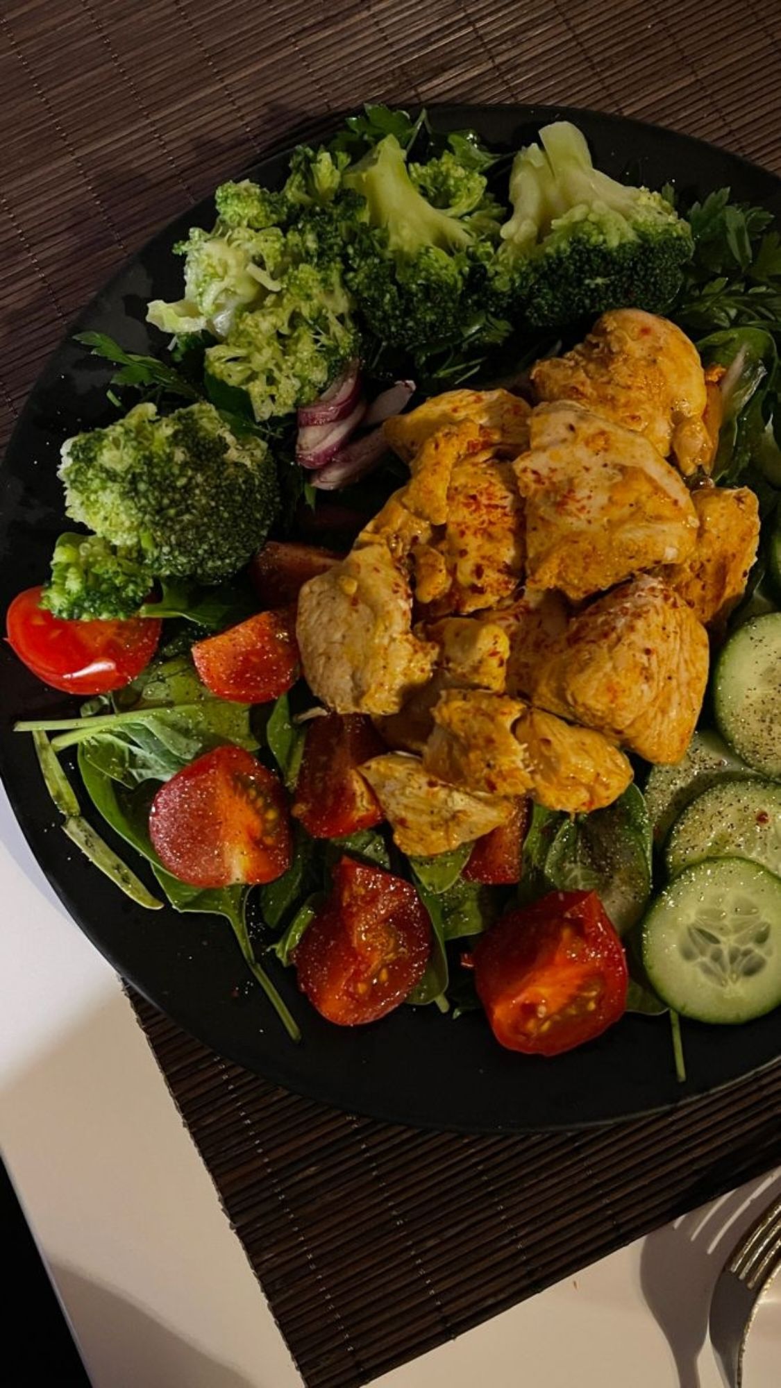 Good night farcaster

A vibrant, feel-good plate: spiced grilled chicken over fresh spinach with steamed broccoli, crisp cucumbers, and juicy tomatoes light, satisfying, and perfect post-workout with high protein and plenty of fiber