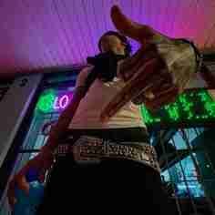 Giggle Giant (gigglegiant69) Farcaster social identity (Fname handle) PFP