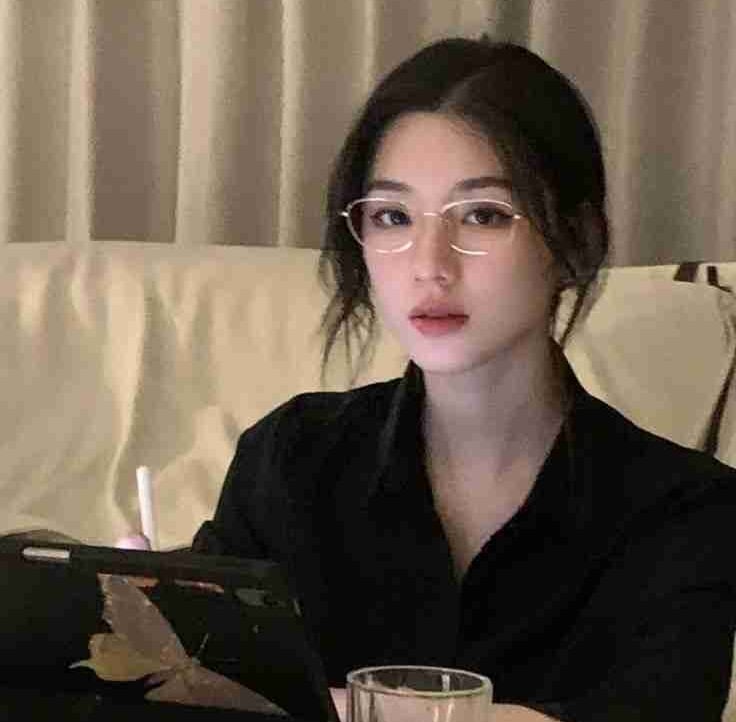 Xiǎo Yīng (xiaoyings) Farcaster social identity (Fname handle) PFP