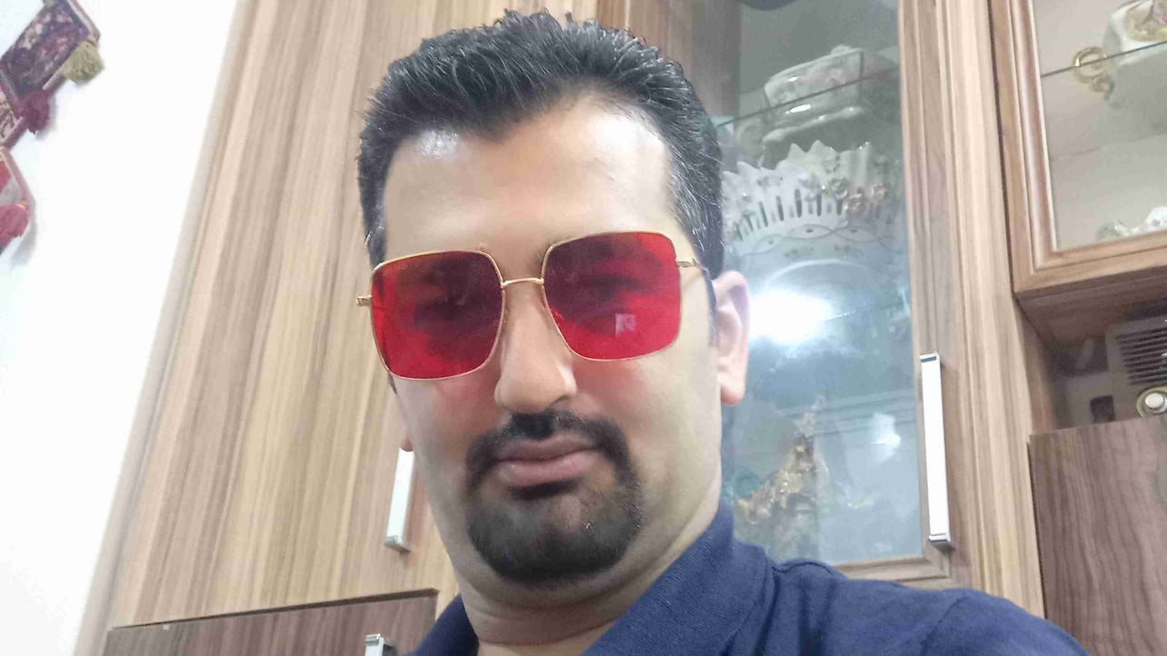 Esi  (ehsanmarzoni) Farcaster social identity (Fname handle) PFP