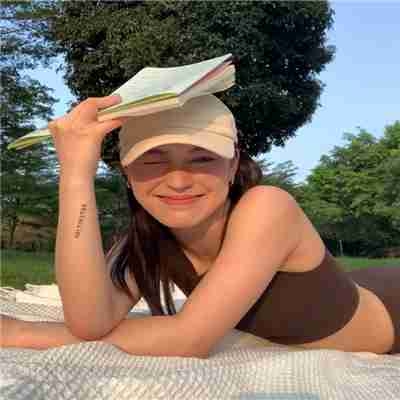 Rebecca Julia pfp