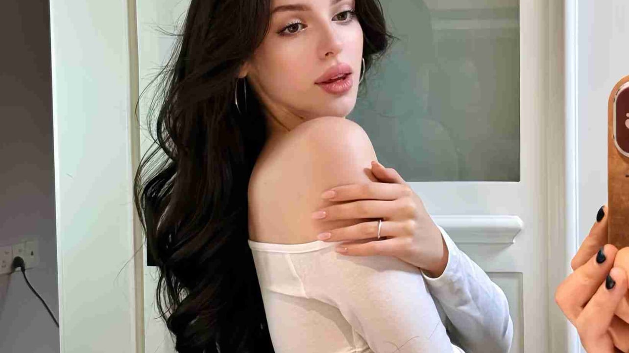 Penelope (penelopeee) Farcaster social identity (Fname handle) PFP