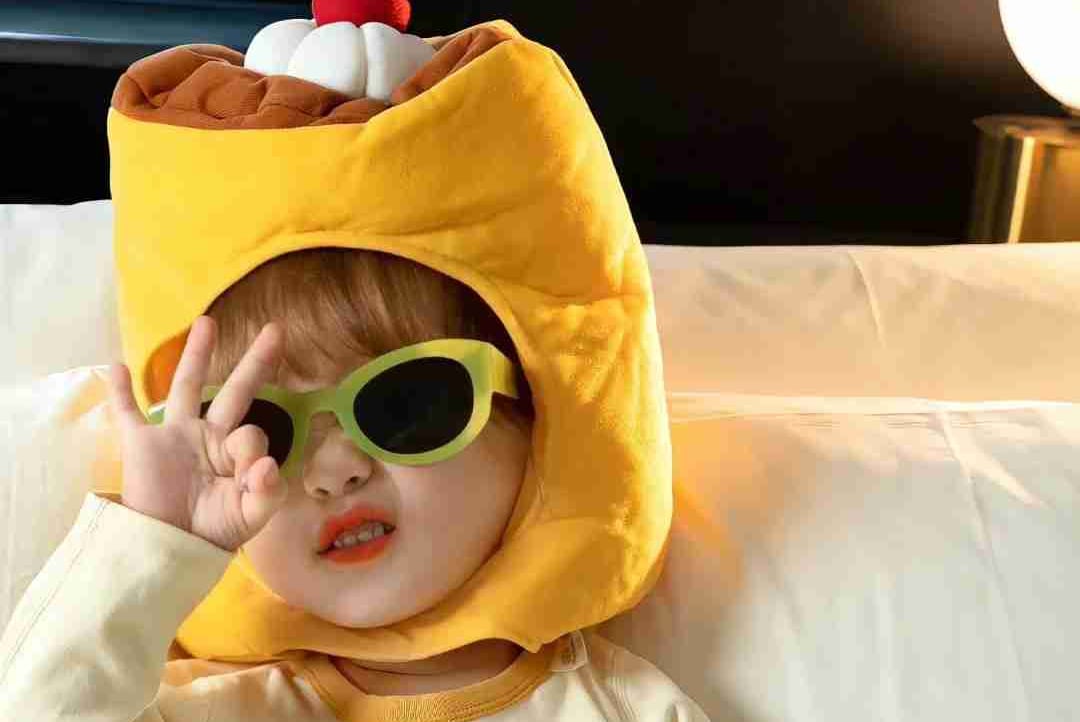 Moonstruck (moonstrick) Farcaster social identity (Fname handle) PFP