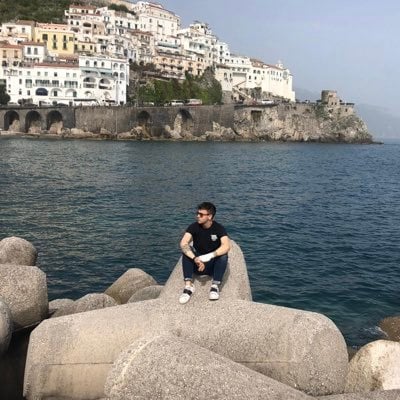 Manu's Farcaster avatar