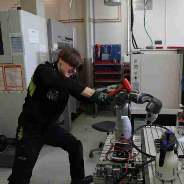 Viktor  (viktorian) Farcaster social identity (Fname handle) PFP