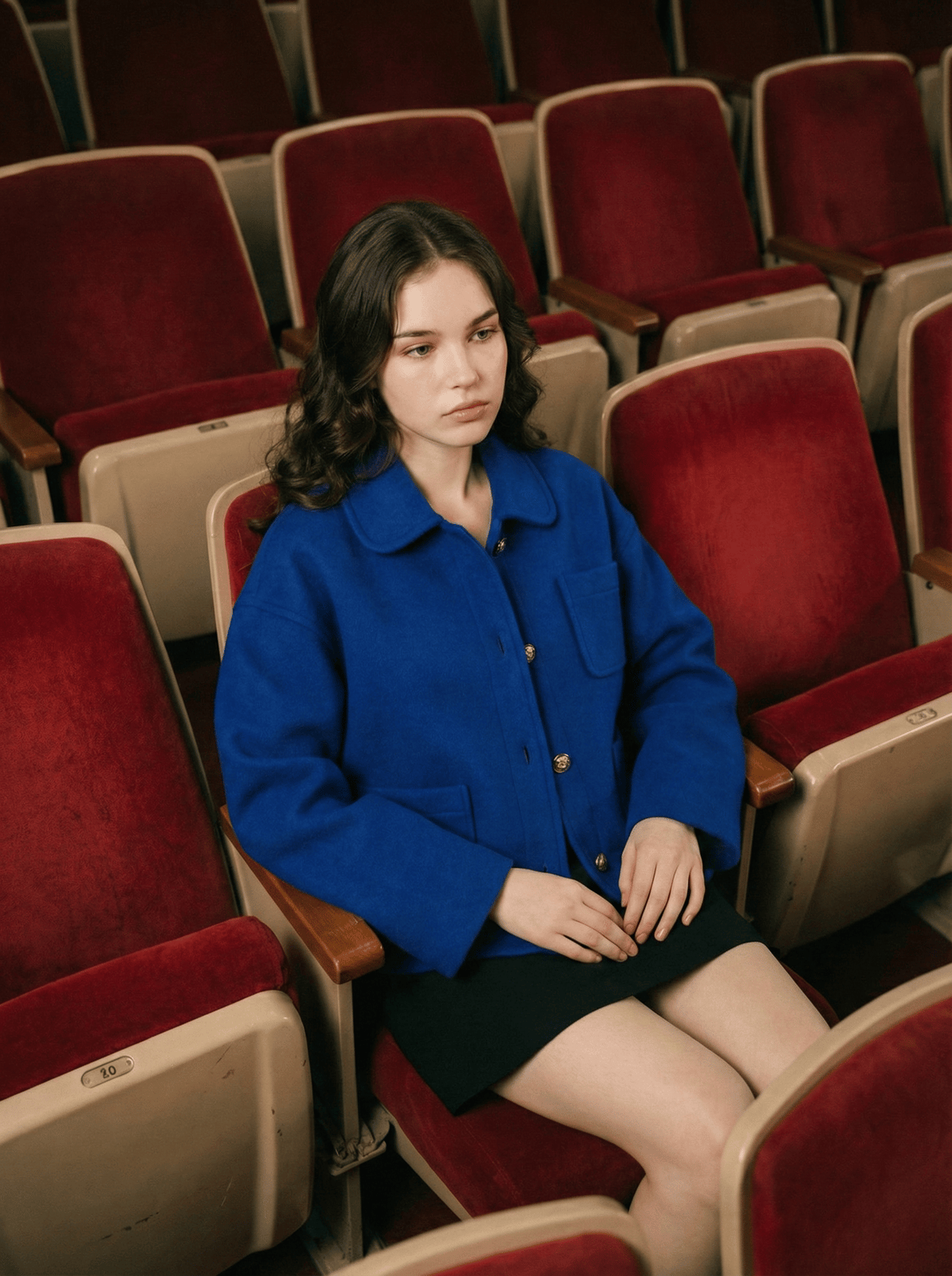 배경 레퍼런스 2 — 극장 좌석