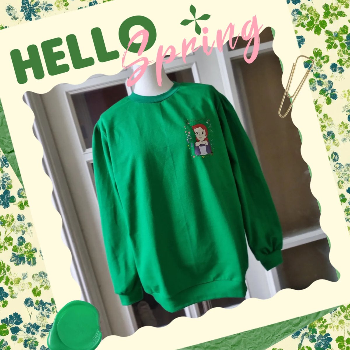 옷걸이에 걸린 초록 맨투맨, Hello Spring 테두리 장식