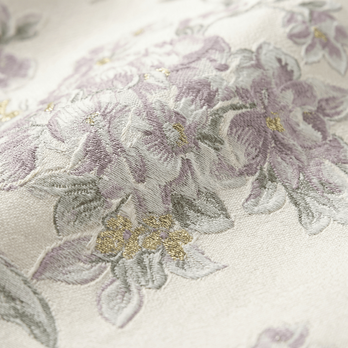 자카드 원단 클로즈업, 메탈릭 실 디테일 확인