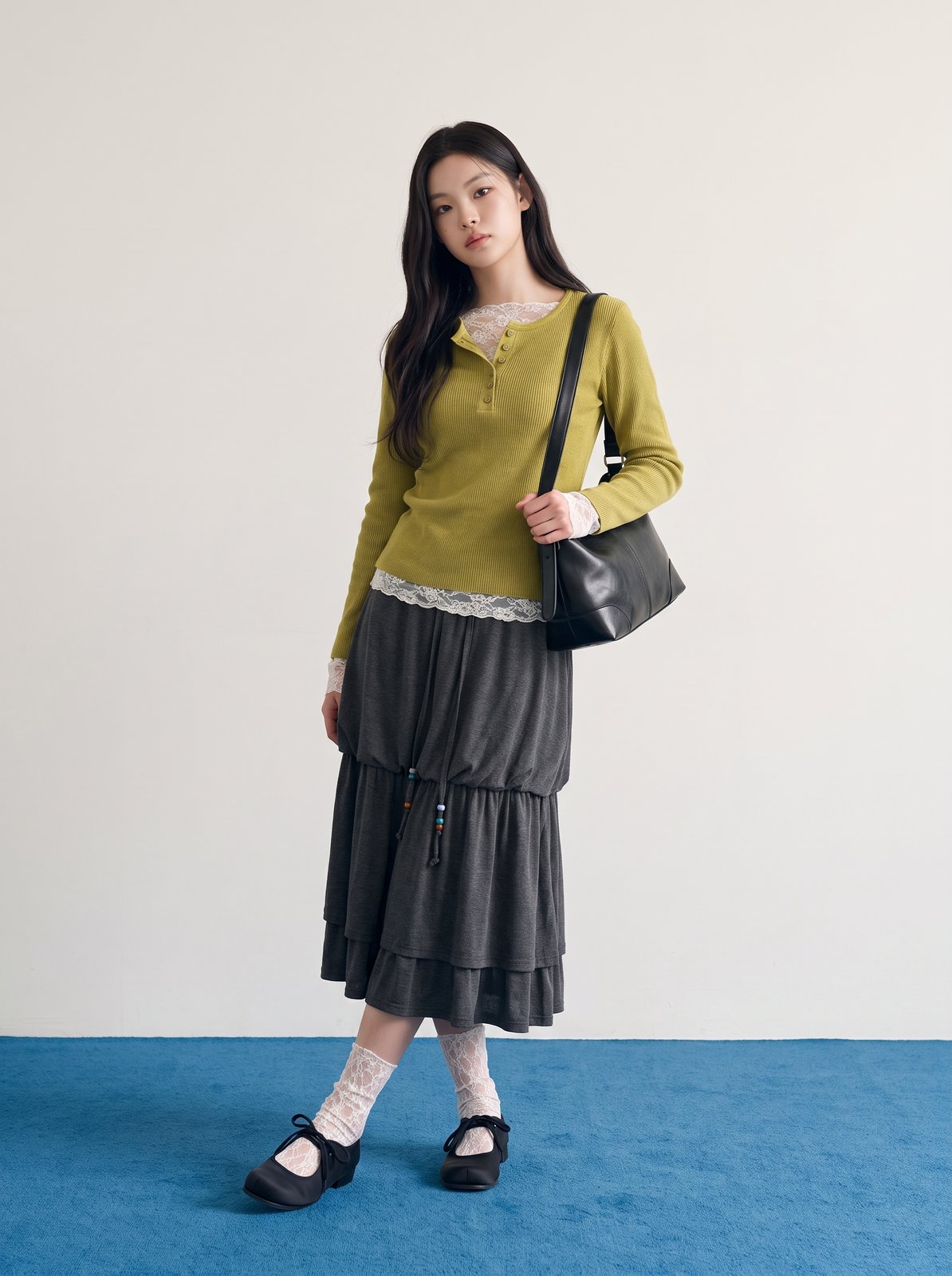 그 배경으로 만든 착용컷 — 벽과 바닥 색이 배경 사진과 이어짐