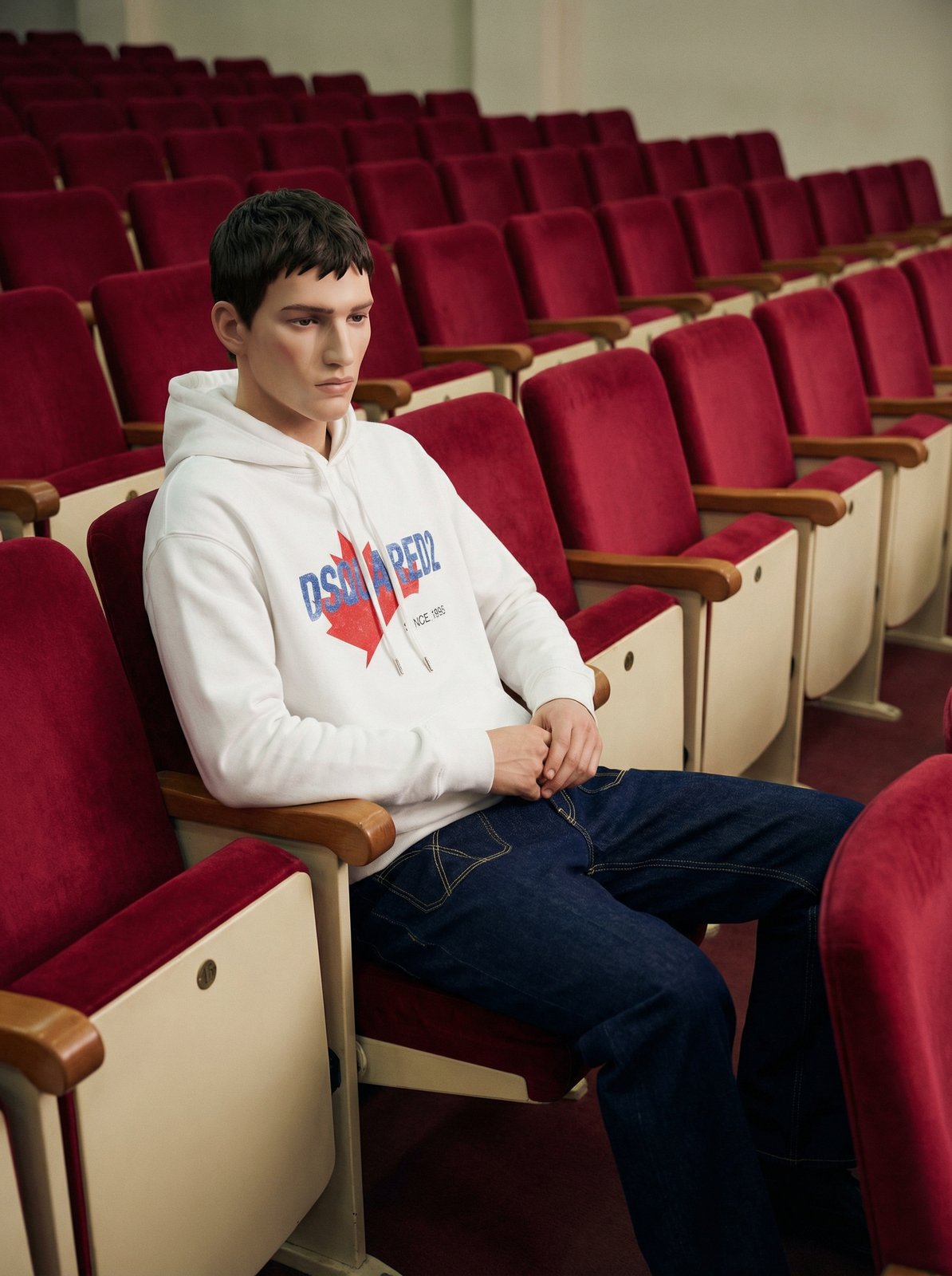 극장에서 디스퀘어드2 후디+데님 에디토리얼 컷