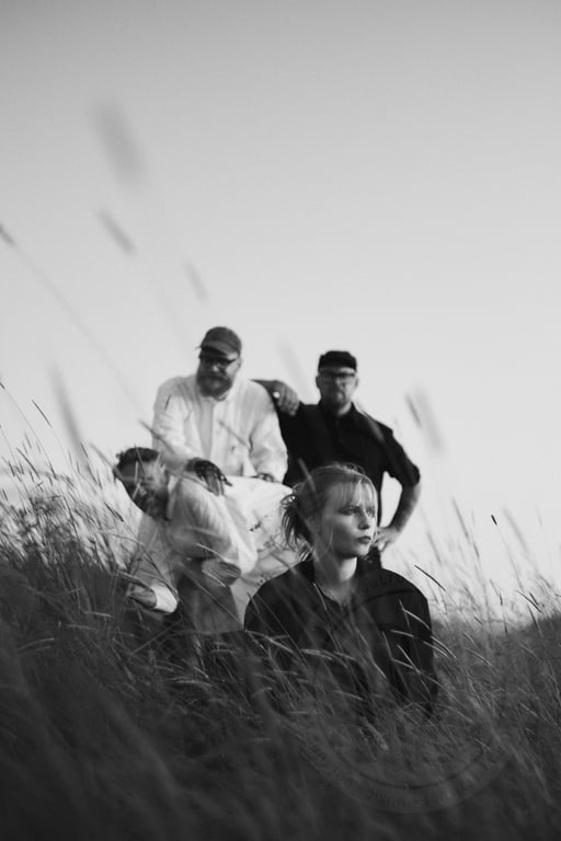 HUVET unleashes raw energy with new single "Självförakt" ahead of debut album