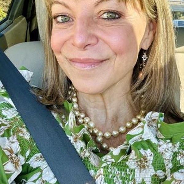 Susan H, 62 using the SonicSmooth Pro+