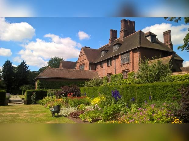 National Trust: Goddards House and Garden