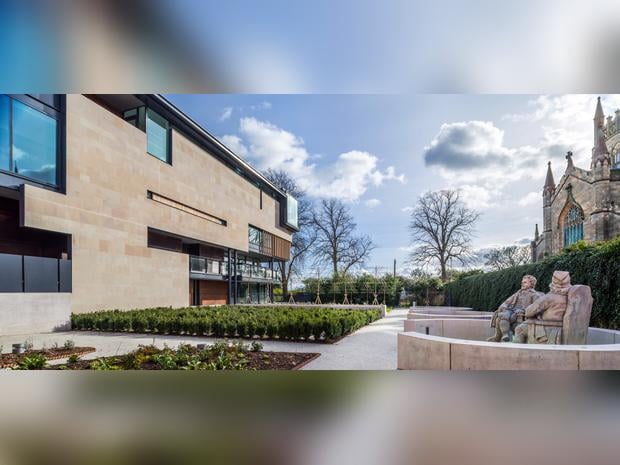 Dunfermline Carnegie Library & Galleries