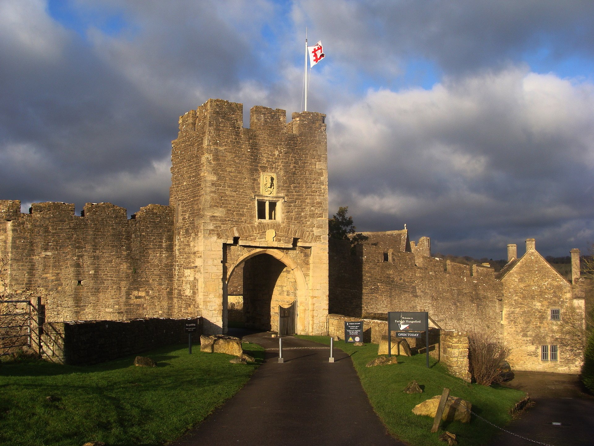 English Heritage: Farleigh Hungerford Castle