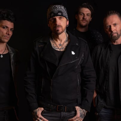 Ricky Warwick & The Fighting Hearts
