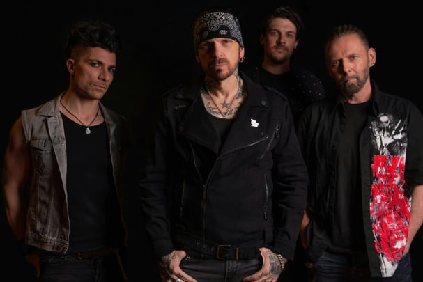 Ricky Warwick & The Fighting Hearts