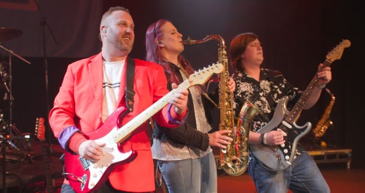 DS:UK Tribute To Dire Straits