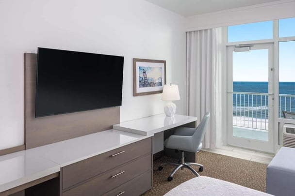 King w/ Sofa Bed (Beach Front w/ Balcony)